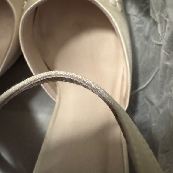 Vintage Stuart Weitzman Vera Wang Rangoon Satin- 8.5 M-heel damaged from grass - Picture 4 of 12